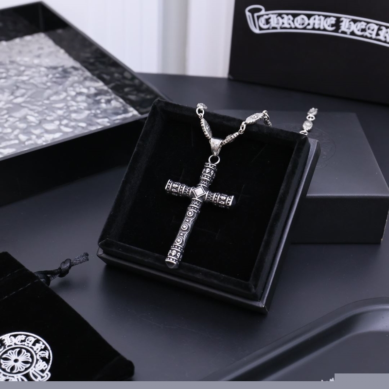 Ch**me He**ts necklaces